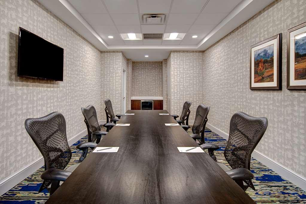רומולוס Hilton Garden Inn Detroit Metro Airport מתקנים תמונה